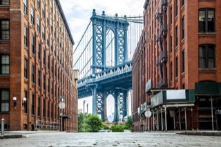 Manhattan Bridge über den East River in New York